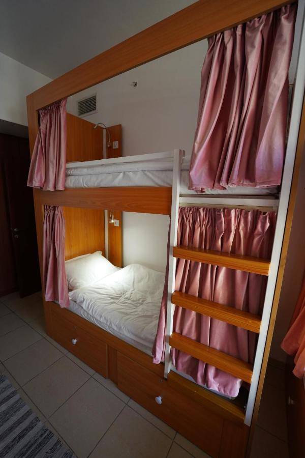 Lunar Hostel 96 Dubai Buitenkant foto