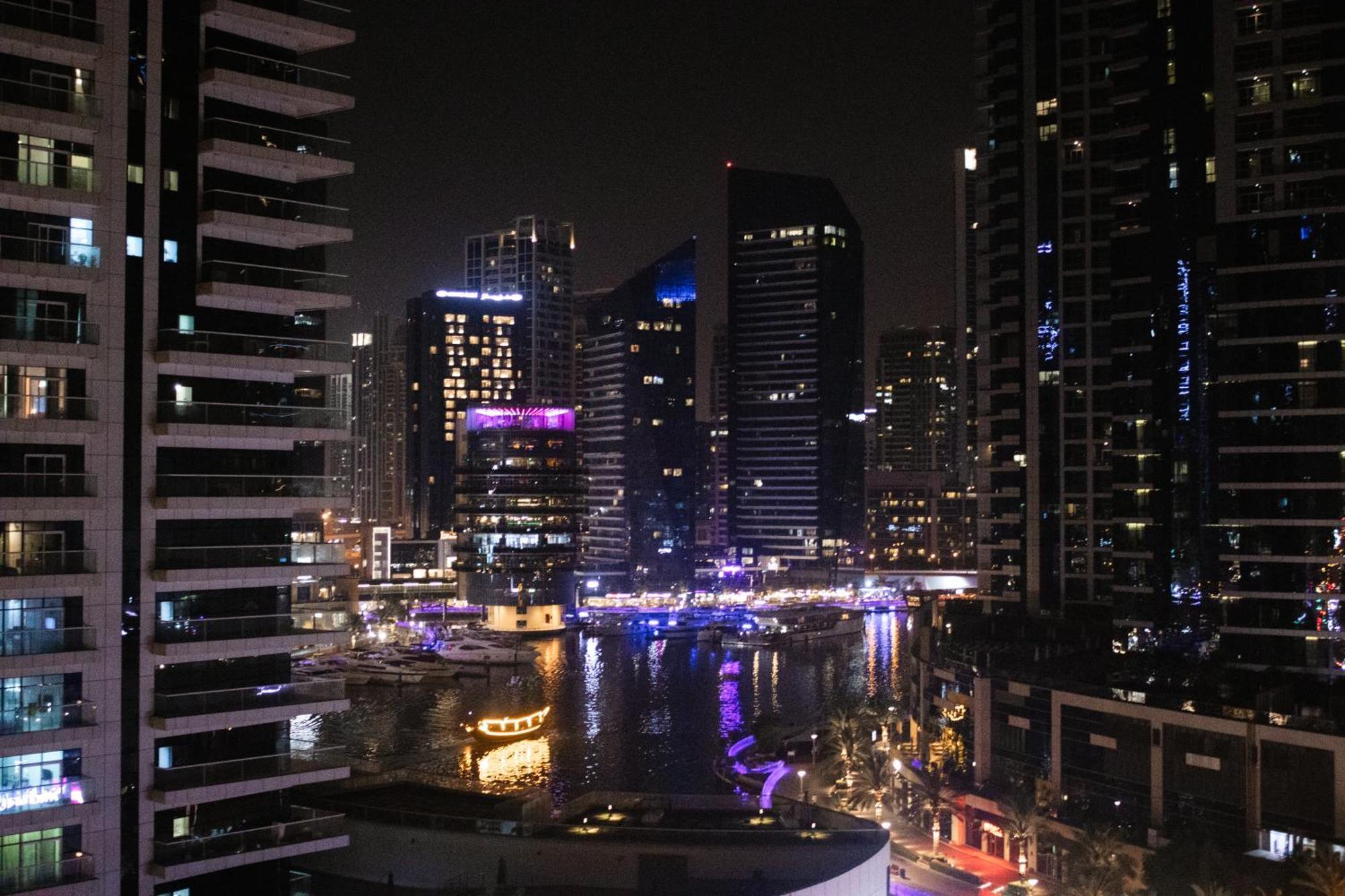 Lunar Hostel 96 Dubai Buitenkant foto