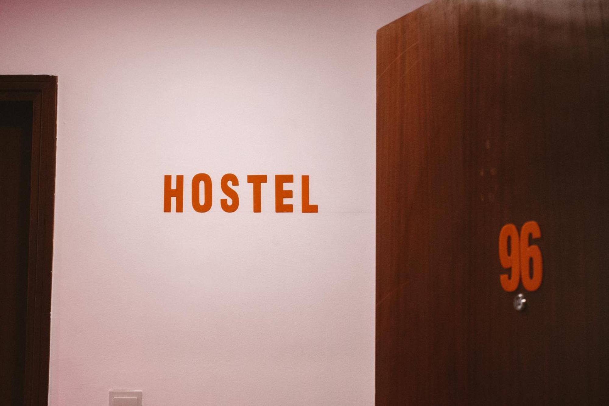 Lunar Hostel 96 Dubai Buitenkant foto