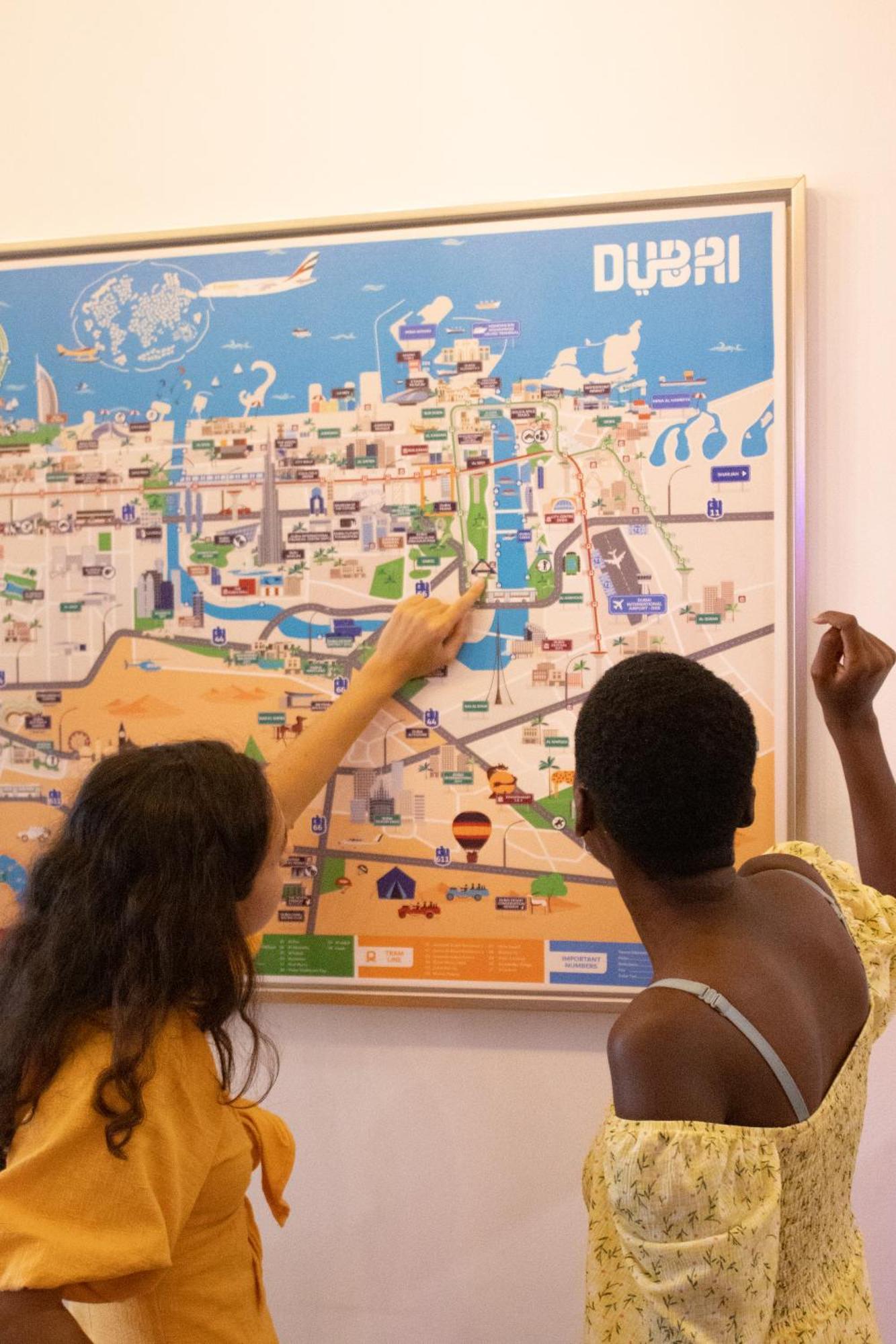 Lunar Hostel 96 Dubai Buitenkant foto