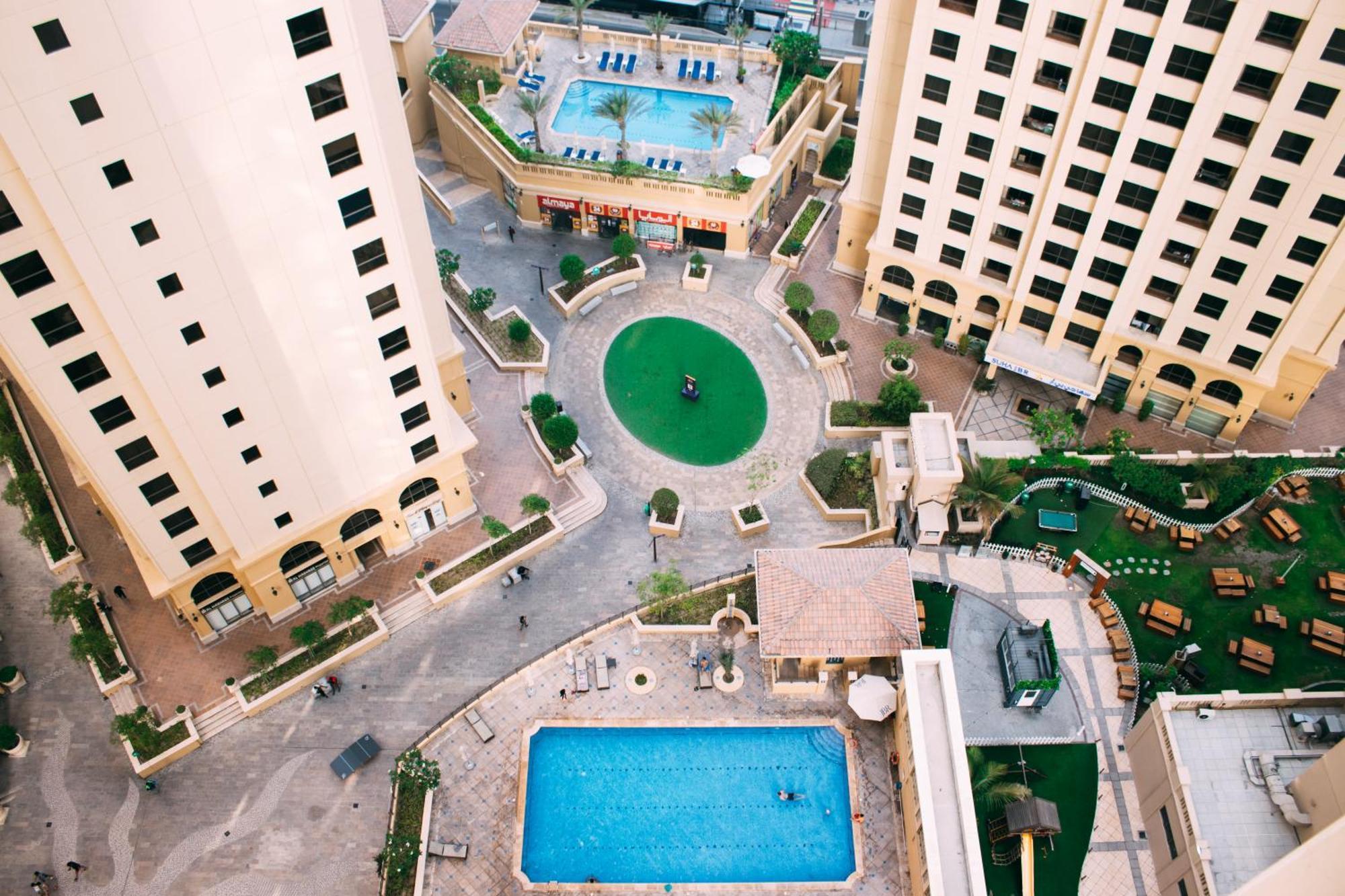 Lunar Hostel 96 Dubai Buitenkant foto