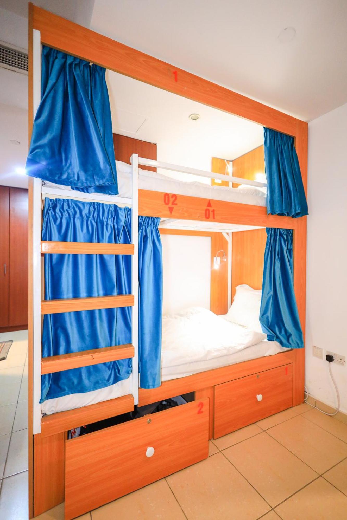 Lunar Hostel 96 Dubai Buitenkant foto